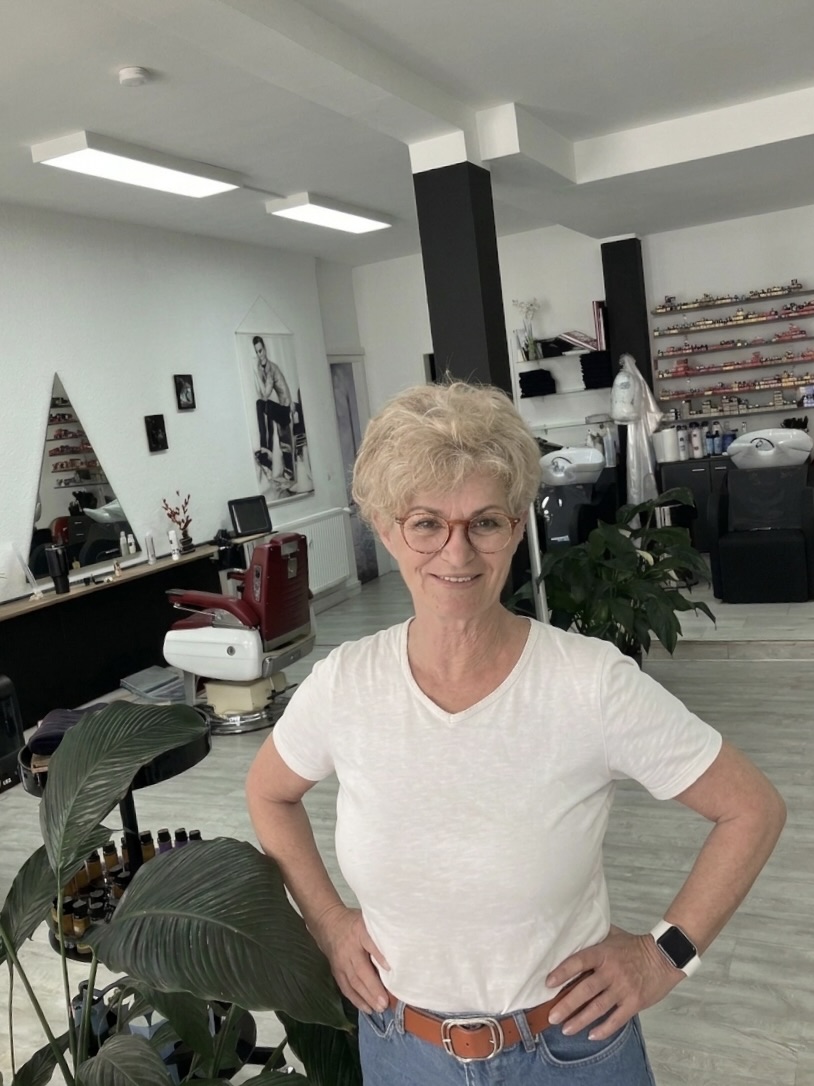 Susanne Wimmer im Salonraum